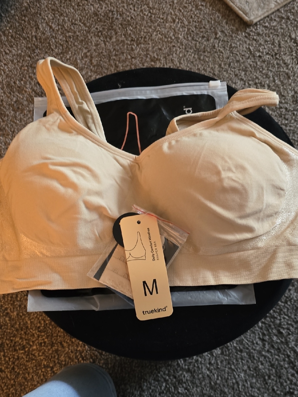 NWT Truekind Seamless Wireless Bra in Cream — Medium Support (M)